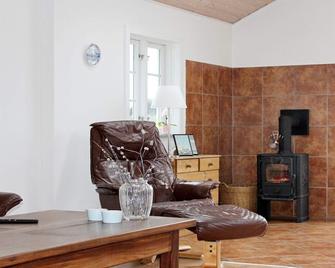 6 Person Holiday Home in Esbjerg V - Esbjerg - Wohnzimmer