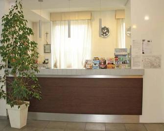 Hotel Bed & Business - San Giovanni Teatino - Front desk