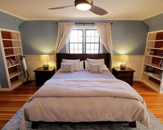 Luxury Berkshires Retreat in Lenox - Main House & Studio - Lenox - Chambre
