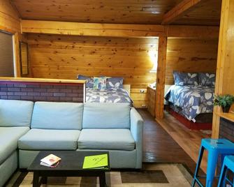 Mooseberry Cabin - Tok - Sala de estar