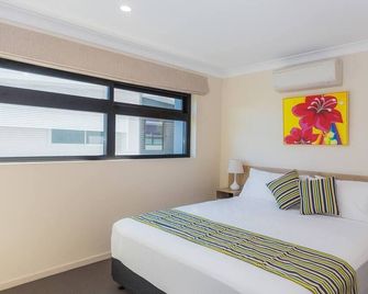 Stylish, modern king hotel room in Brisbane - Wilston