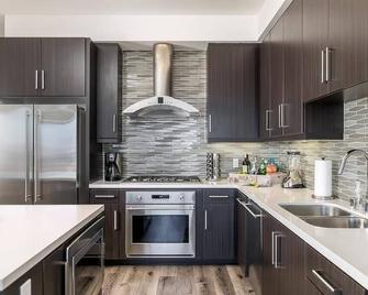 Ocean View 3 Bedrooms Condo, just steps from the park, pier & water! - Imperial Beach - Kitchen