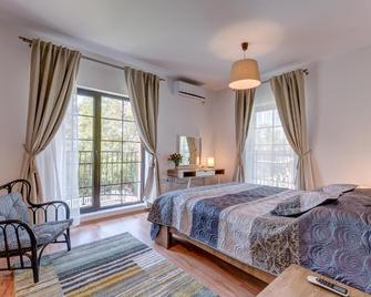 Airport Residence 2 - Отопені - Спальня