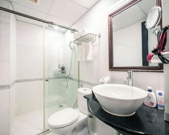 A25 Hotel - Tran Quy Cap - Hanoi - Bathroom