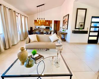 Modern Luxurious 2 Bed Home in Ajijic - Breathtaking Patio - Fantastic Location - Ajijic - Living room