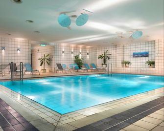 Holiday Inn Berlin - City West By IHG - Berlín - Piscina