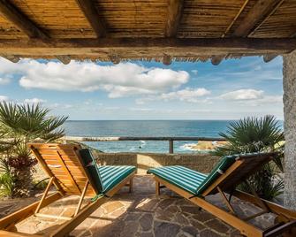 Villa with beautiful sea views - Arbus - Balcón