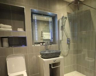 The Old Hall Hotel - Coventry - Bathroom