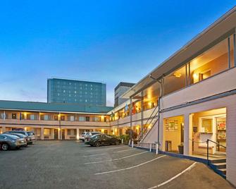Travelodge by Wyndham Everett City Center - Everett - Rakennus