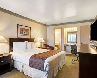 Travelodge by Wyndham Everett City Center - Everett - Schlafzimmer