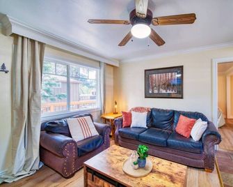 Rare unit layout making it easy to share Tahoe with friends & family! - Lago Tahoe - Soggiorno