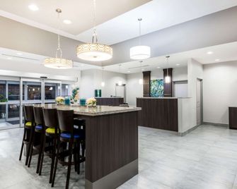 Hawthorn Extended Stay by Wyndham Midland - מידלנד - דלפק קבלה