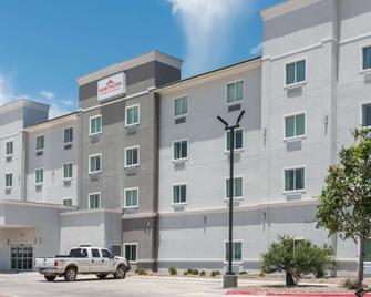 Hawthorn Suites by Wyndham Midland - Midland - Building