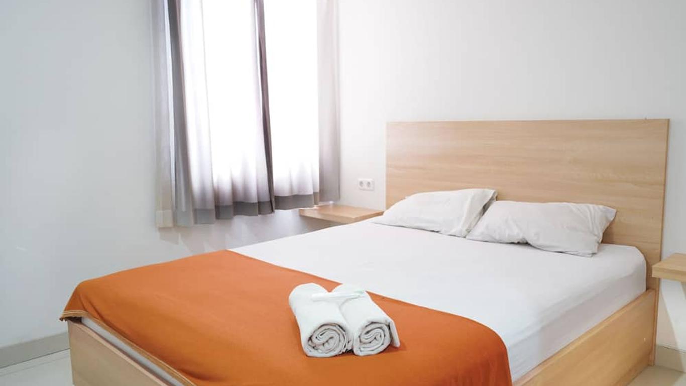 Urooms Tanah Abang