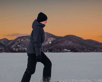 Lakefront and Mountain View - Resort Studio - Lac-Supérieur