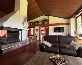 Guest House La Selvotta - Formello - Obývací pokoj