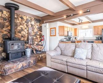 Hidden Meadow Cabin-June Lake, Ca - June Lake - Wohnzimmer