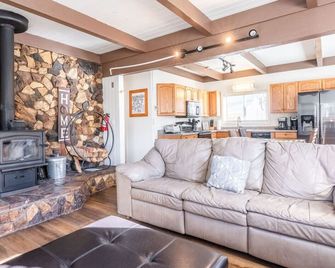 Hidden Meadow Cabin-June Lake, Ca - June Lake - Salon