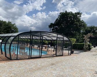 Orangerie De Chatel-Selection Figaro & Elle Magazine - Cleppé - Piscina