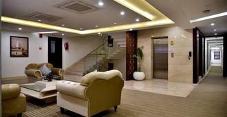 Clarks Inn Suite Gwalior - Gwalior - Lobby