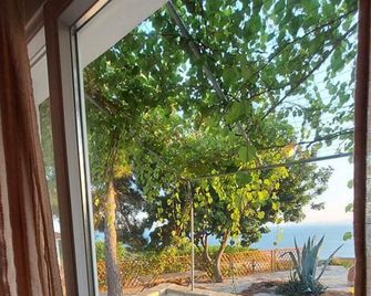 Beautiful house located on a hill in Samos Island, 400 m from an organized beach - Koumeika - Balkon