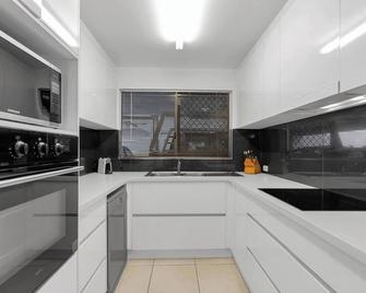 'Eclipse' A Poolside Family Escape in the CBD - Cairns - Kitchen