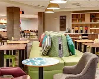 Home2 Suites by Hilton Hayward - Hayward - Salónek