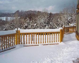 Private Beach on Lake - Five (5) Bedrooms/ Four (4) Bathrooms - Waterbury Center - Balcony