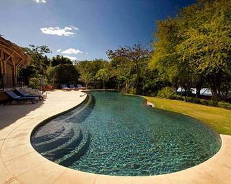 Coco Beach Hotel - Coco - Piscina