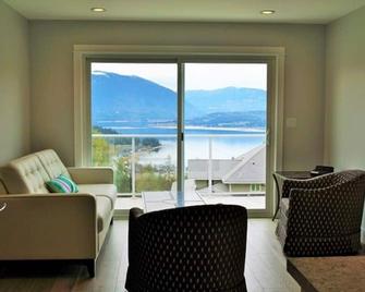 2 Bedroom Carriage House with Panoramic views of Shuswap Lake - Salmon Arm - Living room