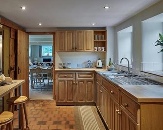 5 bedroom cottage in rural Staffordshire - Leek - Kitchen