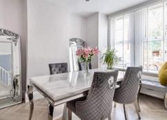 Wembley Luxury Residence- Opulence House - London - Essbereich