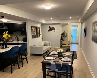 Serenity Suite - Ottawa - Dining room