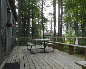 Pine Knoll Cottage - Scenic cottage on Pemaquid Lake - Damariscotta - Patio
