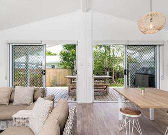 Harveys Beach House - Byron Bay - Living room