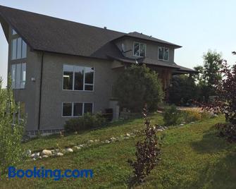 Misty Ridge Retreat B&B - De Winton - Building