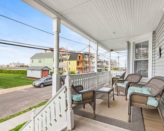 The Melrose, 1C - King Bed & Bath: Romantic Getaway, Steps from the Beach, Cozy - Ocean Grove - Balcony