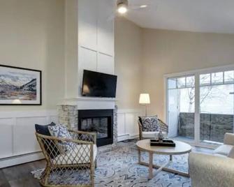 Lovely in every way, your new Anchorage retreat - Anchorage