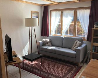 Cozy apartment with a beautiful view, quiet location. - Habkern - Living room