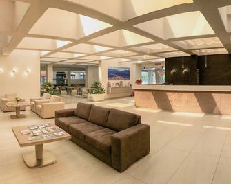 ホテル レジデンス ホリデイ - シルミオーネ - ロビー