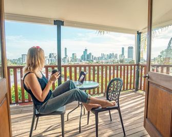 سَموير تو ستاي باكباكرز - بريسبان - شرفة