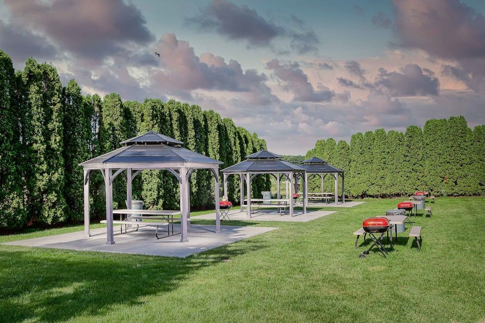 Grand Marquis Waterpark Hotel & Suites