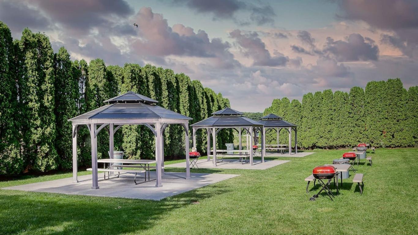 Grand Marquis Waterpark Hotel & Suites