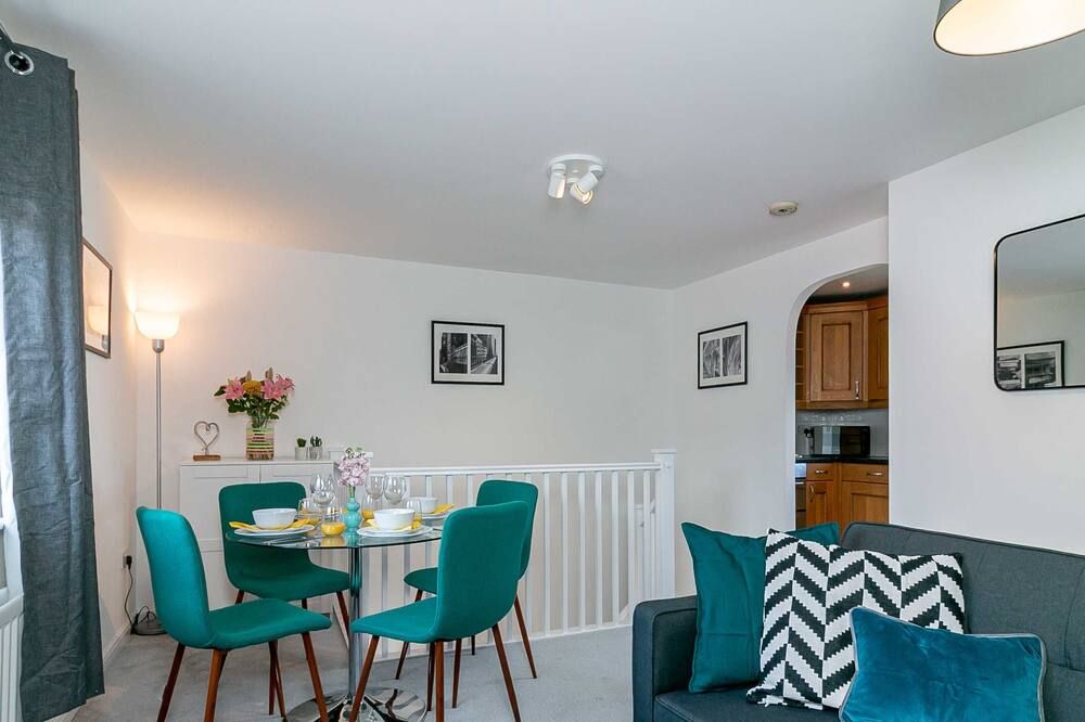 Three Bedroom Apartment by Vesta Service - แฮทฟิลด์ - ห้องอาหาร