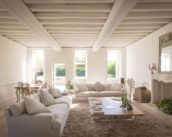 Luxury Villa, sleeps 24, private pool & gardens, close to beaches & La Rochelle - Angoulins - Salon