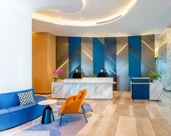 Holiday Inn Express Zhanjiang Coast By IHG - Zhanjiang - Front desk