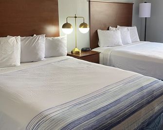 AmericInn by Wyndham Webster City - Webster City - Schlafzimmer