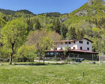 Chalet Ai Ciar Iseo Lake, between lake and mountain - Costa Volpino - Building