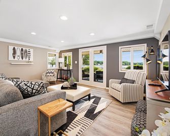 Ringneck Retreat - Mooresville - Living room
