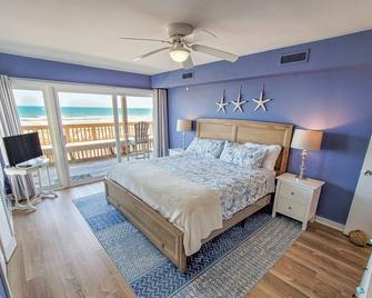 Queen's Grant E-117 - Extraordinary Coastal Vistas - Rocky Point - Bedroom
